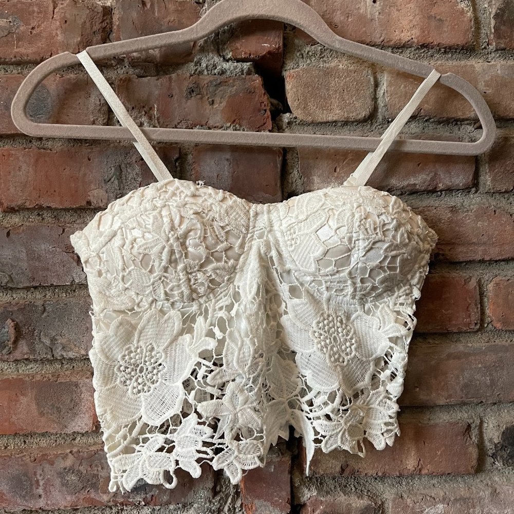 (ON SALE) White Corset-style Cropped Lace Top